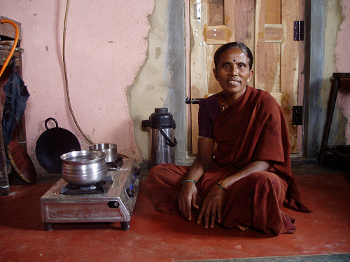 India biogas project - cooking with stove